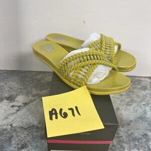 Vince Camuto Womens Erindra Jelly Slide Flip-Flop Sandals